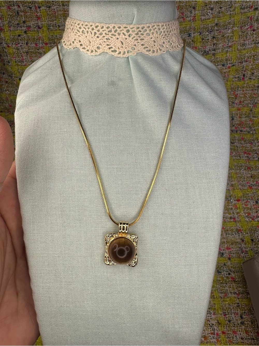 A great Gold-Tone Brown tiger eye Agate Pendant Necklace - Women's Jewelry